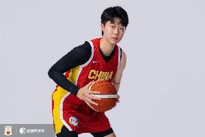 效率不俗!邓雨婷全场4投2中&三分2中1 得到5分2篮板 正负值+6